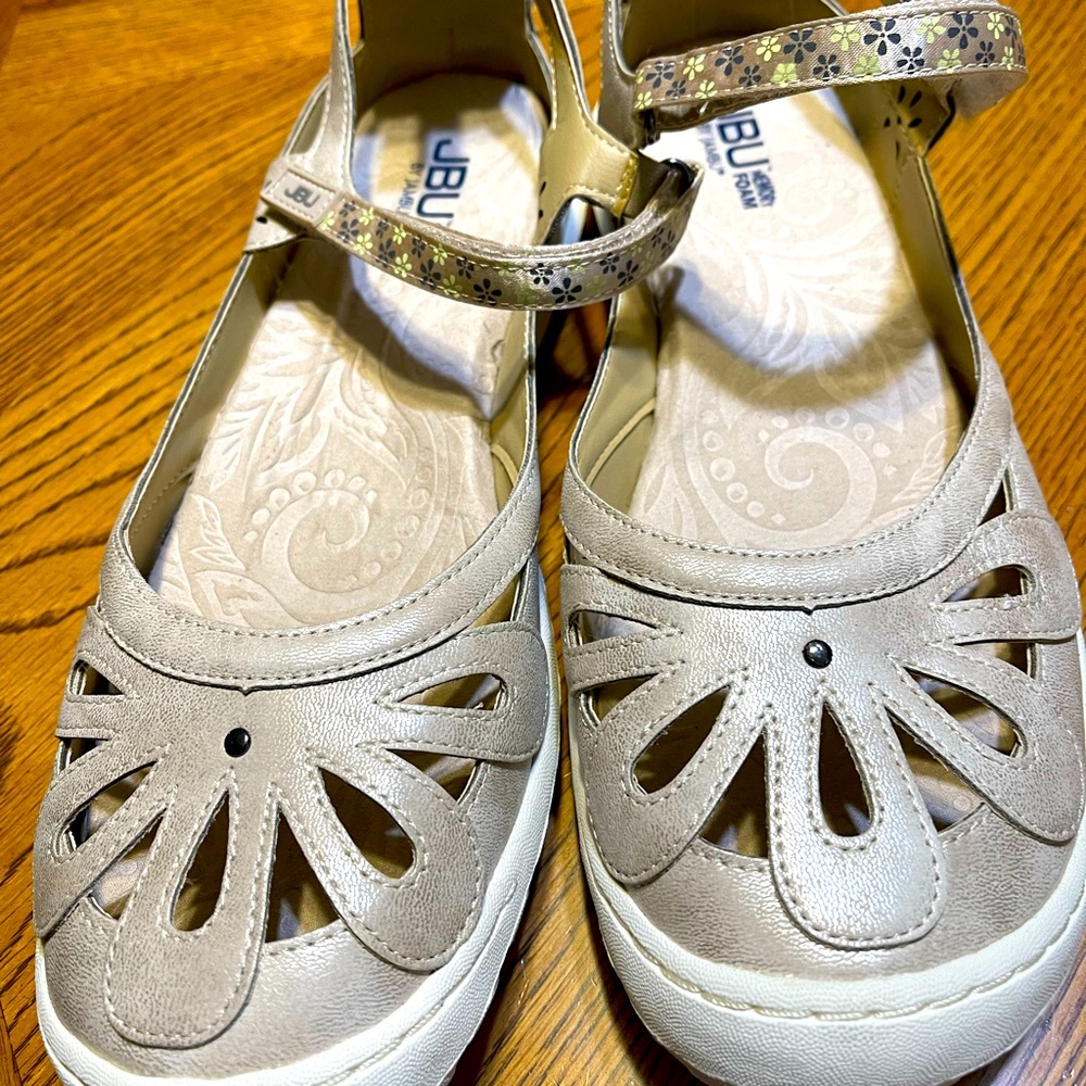 JBU Women's Sandals in Tan